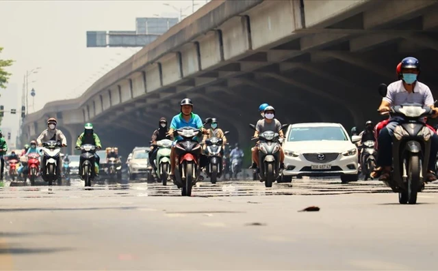 Nắng nóng đỉnh điểm vẫn tiếp diễn, khuyến cáo hạn chế ra ngoài khung giờ cao điểm