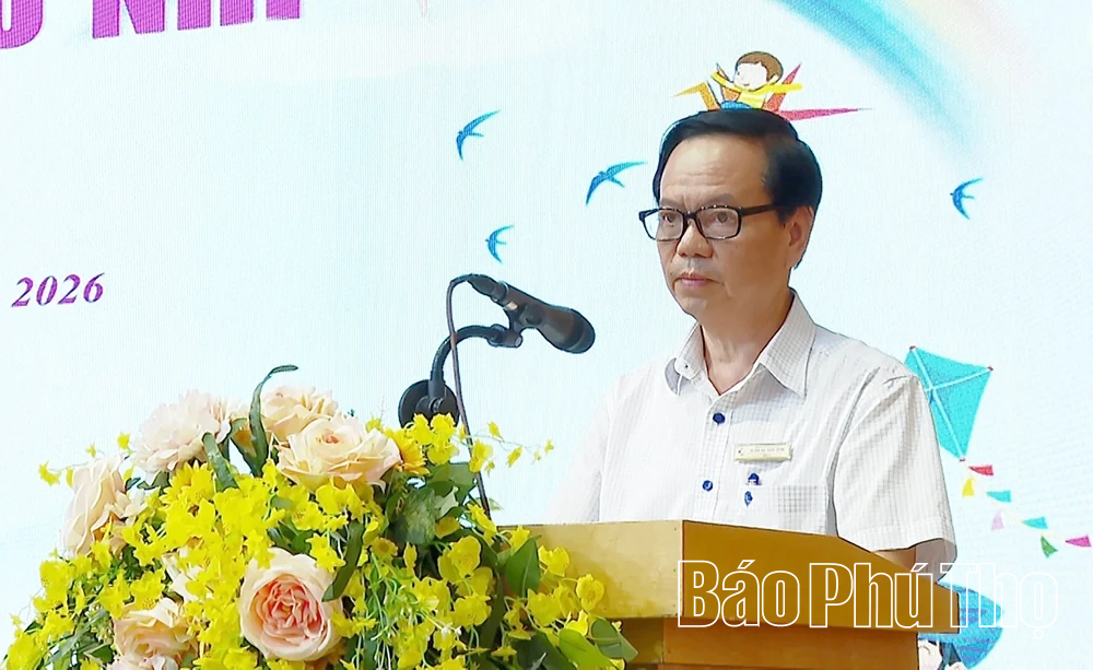 Trao quà yêu thương, thắp sáng nụ cười dịp Tết thiếu nhi