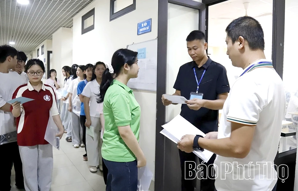 Hội đồng coi thi THPT Chuyên Hùng Vương: 1.401 thí sinh hoàn thành bài thi môn chuyên