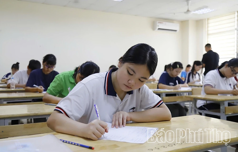 Hội đồng coi thi THPT Chuyên Hùng Vương: 1.401 thí sinh hoàn thành bài thi môn chuyên