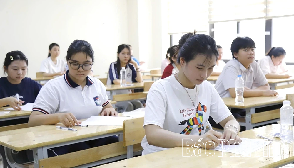 Hội đồng coi thi THPT Chuyên Hùng Vương: 1.401 thí sinh hoàn thành bài thi môn chuyên
