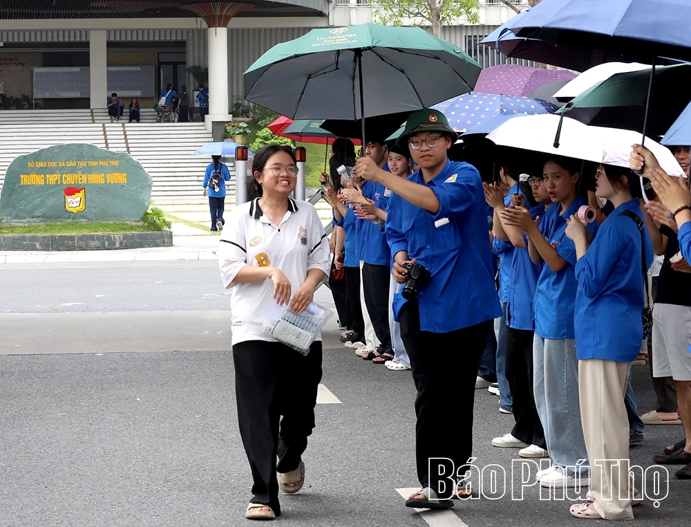 Hội đồng coi thi THPT Chuyên Hùng Vương: 1.401 thí sinh hoàn thành bài thi môn chuyên