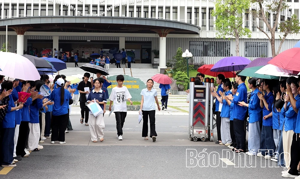 Hội đồng coi thi THPT Chuyên Hùng Vương: 1.401 thí sinh hoàn thành bài thi môn chuyên