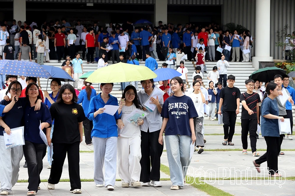 Hội đồng coi thi THPT Chuyên Hùng Vương: 1.401 thí sinh hoàn thành bài thi môn chuyên