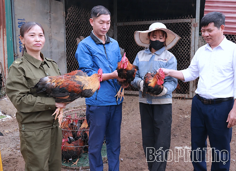 Nông dân Xuân Lũng thi đua xây dựng cuộc sống mới