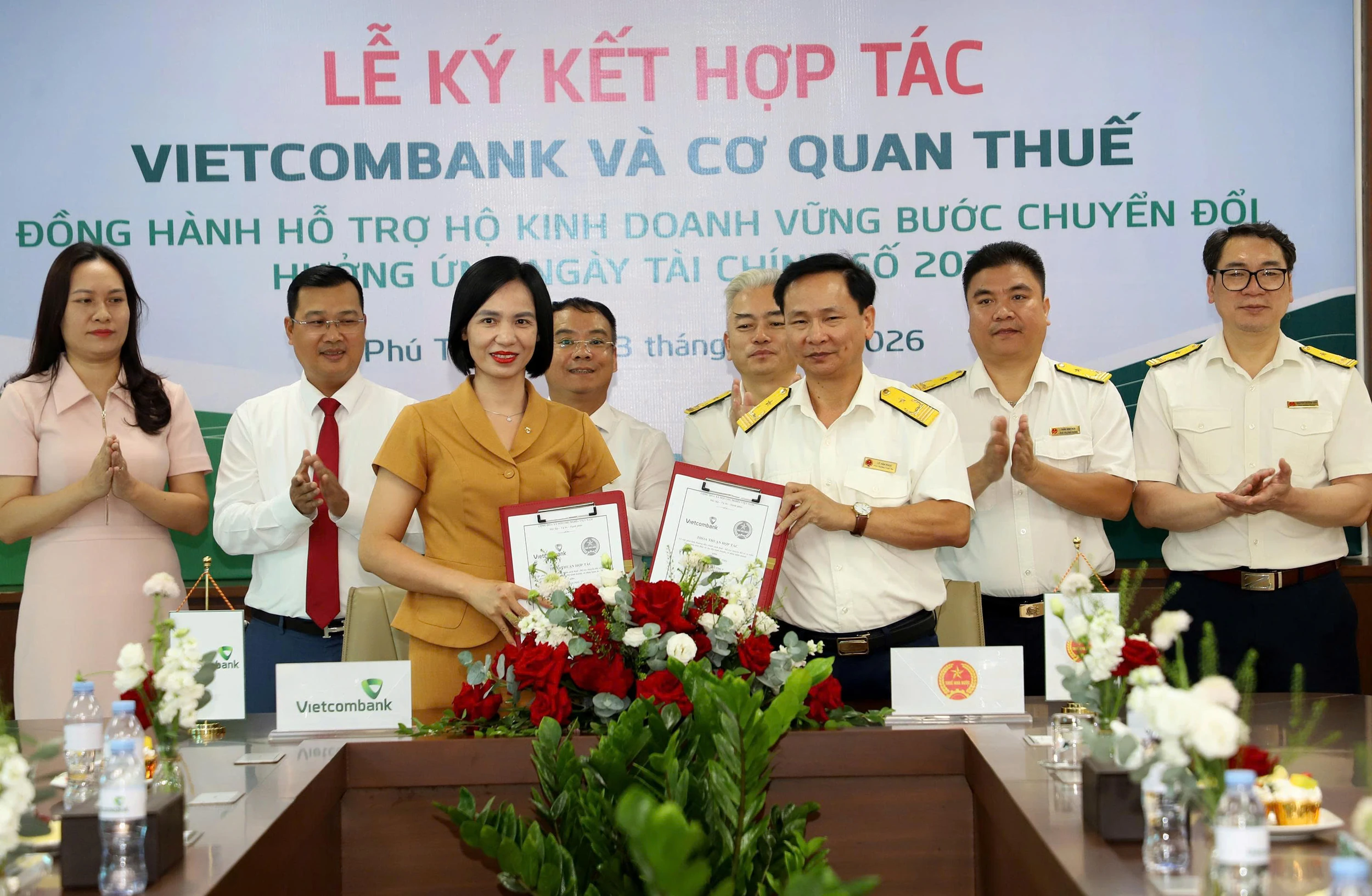 Vietcombank và Thuế tỉnh ký kết hợp tác hỗ trợ hộ kinh doanh chuyển đổi số