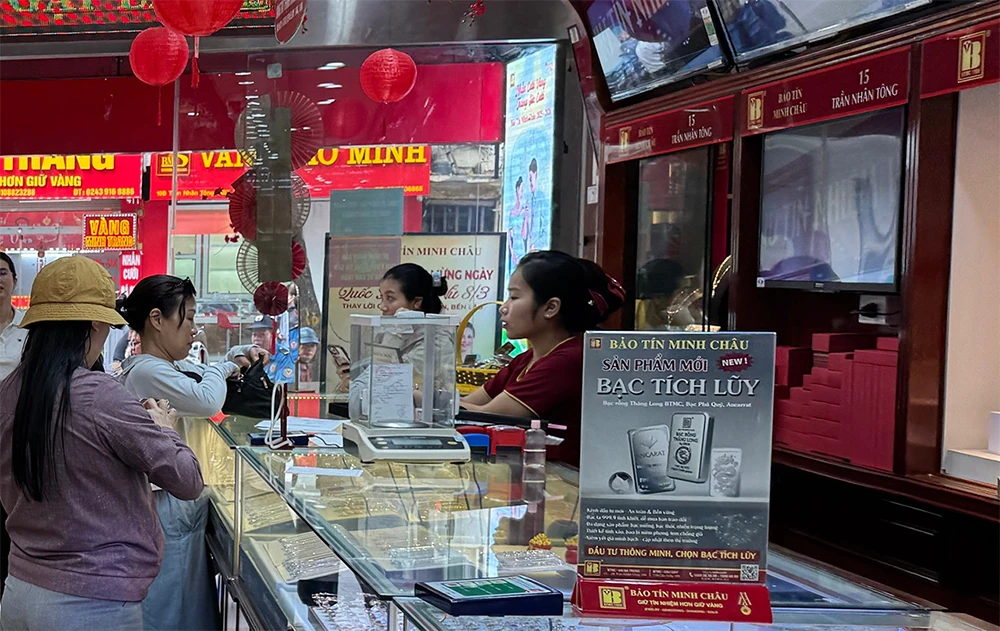 Giá vàng hôm nay 2/6/2026: Thế giới rơi thẳng đứng, trong nước áp lực giảm mạnh