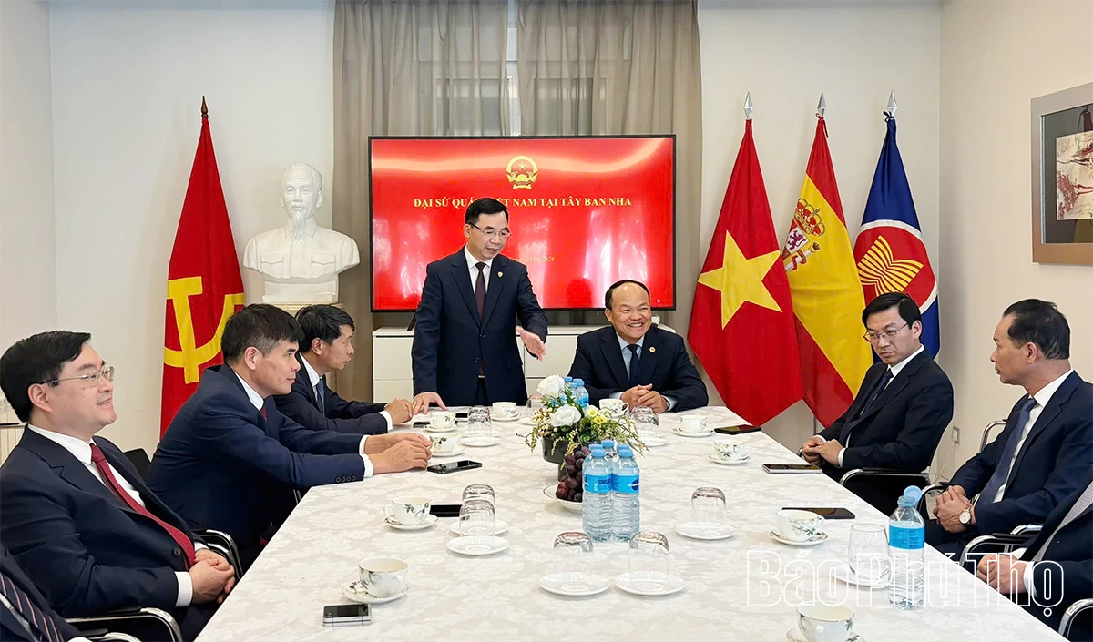 Đoàn đại biểu tỉnh Phú Thọ thăm và làm việc với Đại sứ quán Việt Nam tại Tây Ban Nha