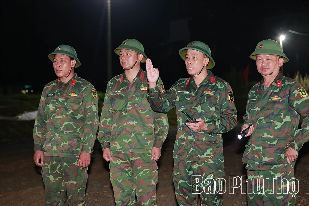 Giữ vững “mạch máu giao thông” trên cầu phao Đoan Hùng