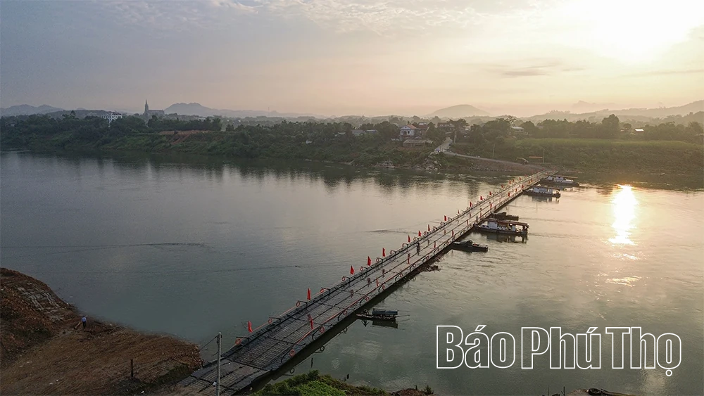 Giữ vững “mạch máu giao thông” trên cầu phao Đoan Hùng