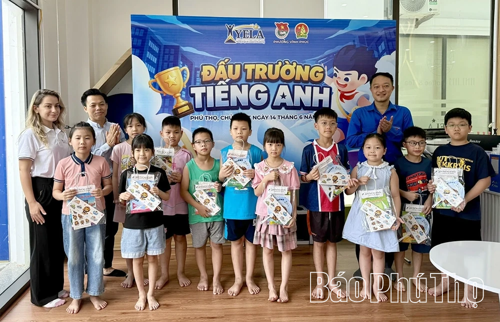 Trao giải cuộc thi “Đấu trường Tiếng Anh” năm 2026