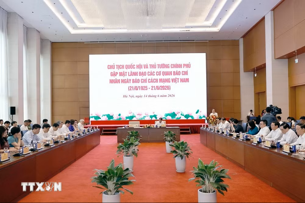 Thủ tướng Chính phủ và Chủ tịch Quốc hội gặp mặt lãnh đạo các cơ quan báo chí
