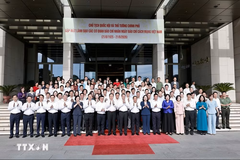 Thủ tướng Chính phủ và Chủ tịch Quốc hội gặp mặt lãnh đạo các cơ quan báo chí