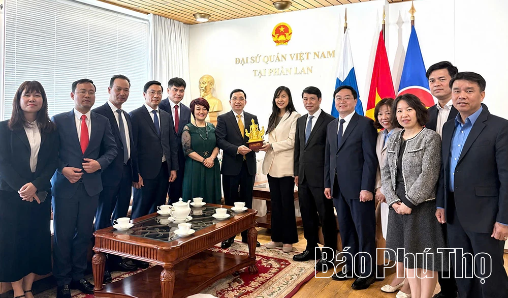 Đoàn công tác tỉnh Phú Thọ thăm và làm việc với Đại sứ quán Việt Nam tại Cộng hòa Phần Lan