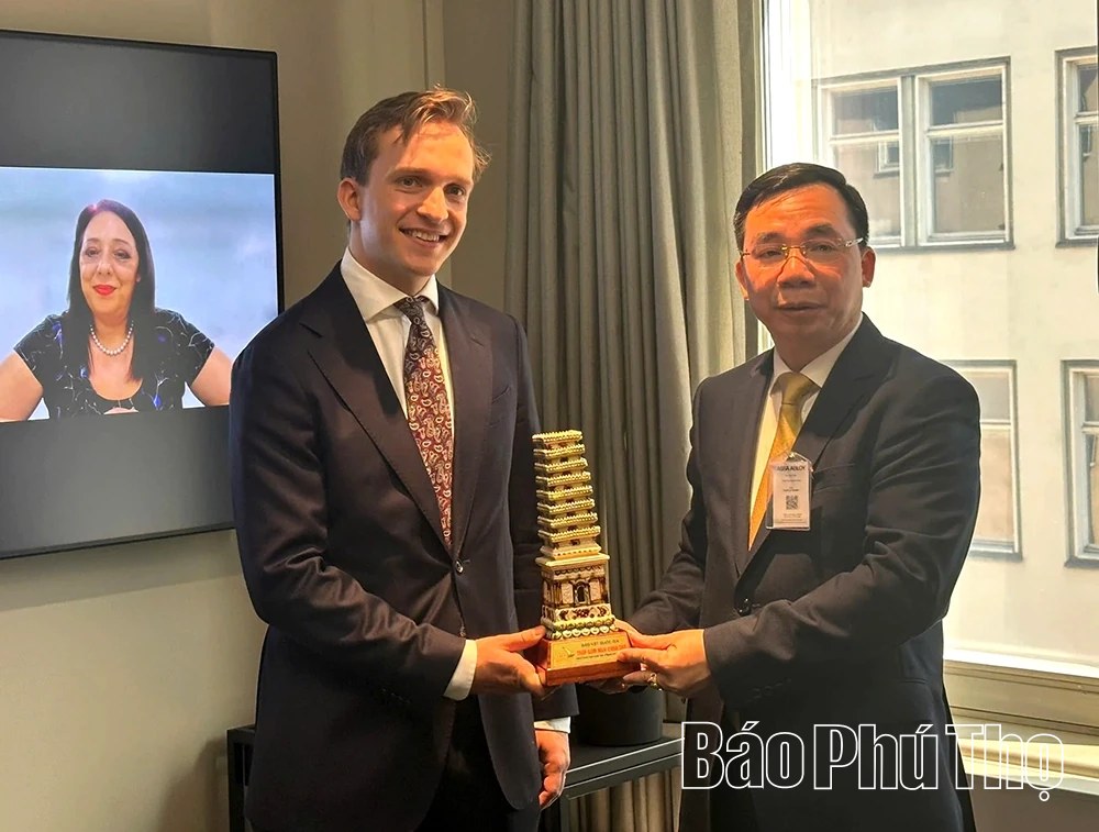 Đoàn công tác tỉnh Phú Thọ làm việc với Tập đoàn ASSA ABLOY Asia Holding AB tại Vương quốc Thụy Điển