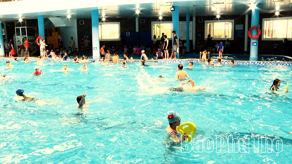 Siết chặt quản lý, bảo đảm an toàn bể bơi dịp hè