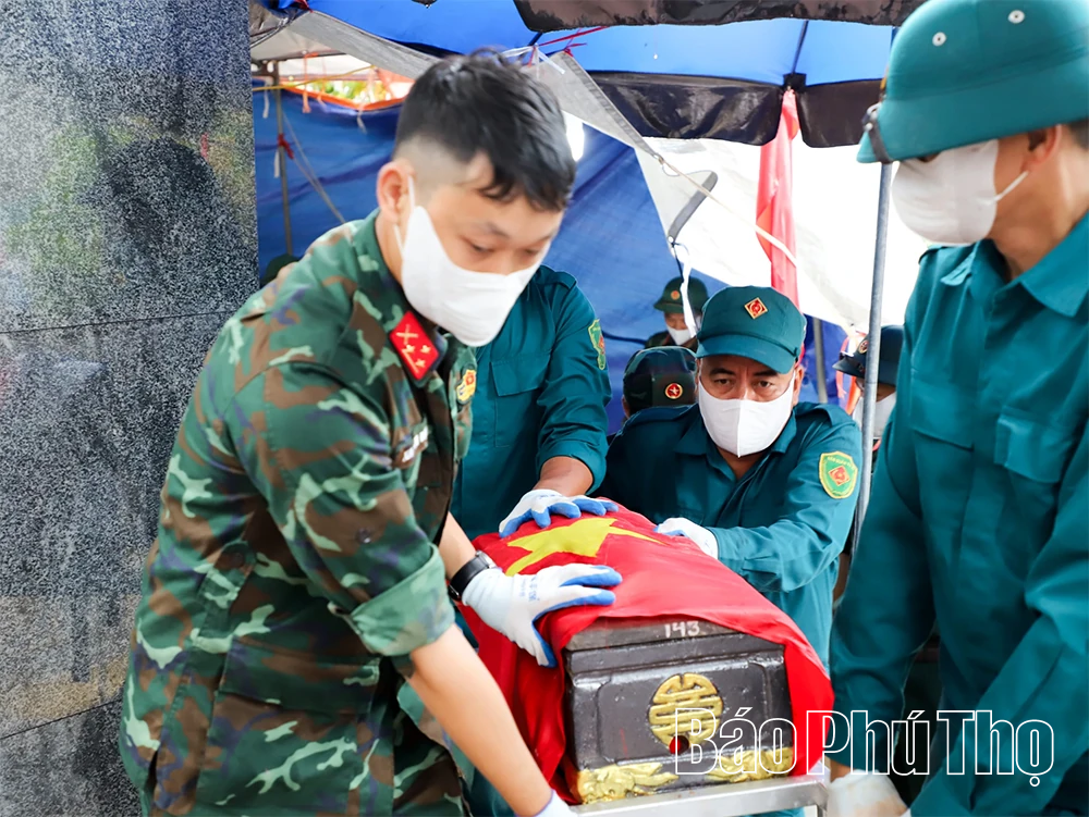 Lấy mẫu ADN 24 mộ liệt sĩ chưa xác định danh tính tại Nghĩa trang liệt sĩ Thái Bình