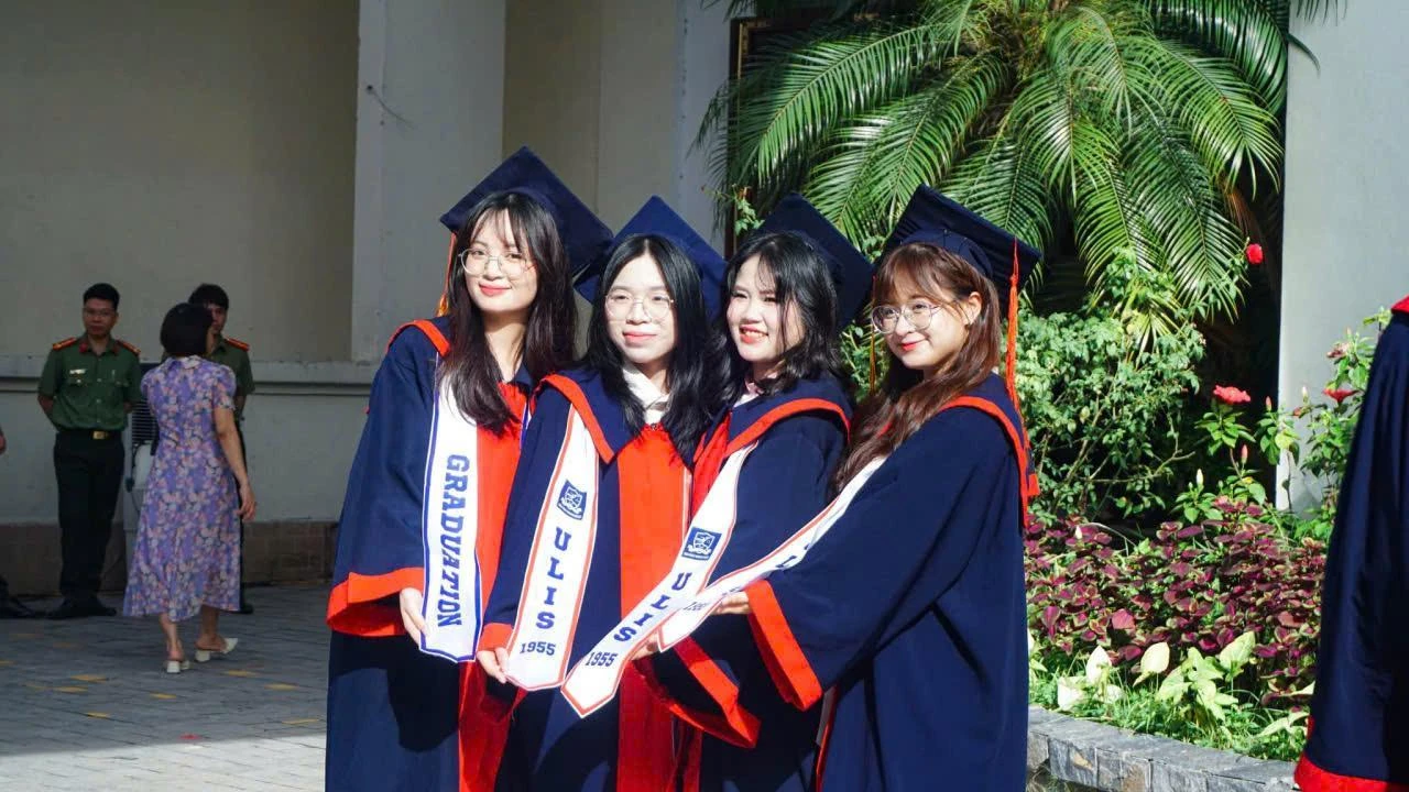 Xưởng In May Cờ Sang Ánh - đơn vị chuyên in may cờ theo yêu cầu uy tín