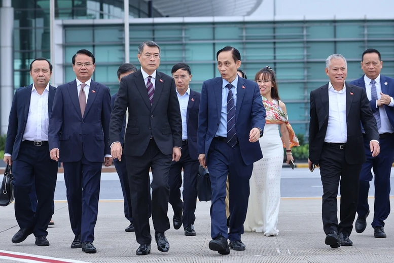 Thủ tướng Lê Minh Hưng lên đường dự Hội nghị Cấp cao kỷ niệm 35 năm quan hệ ASEAN-Nga