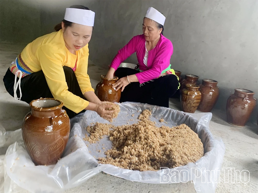 Độc đáo văn hóa rượu cần của cộng đồng Mường