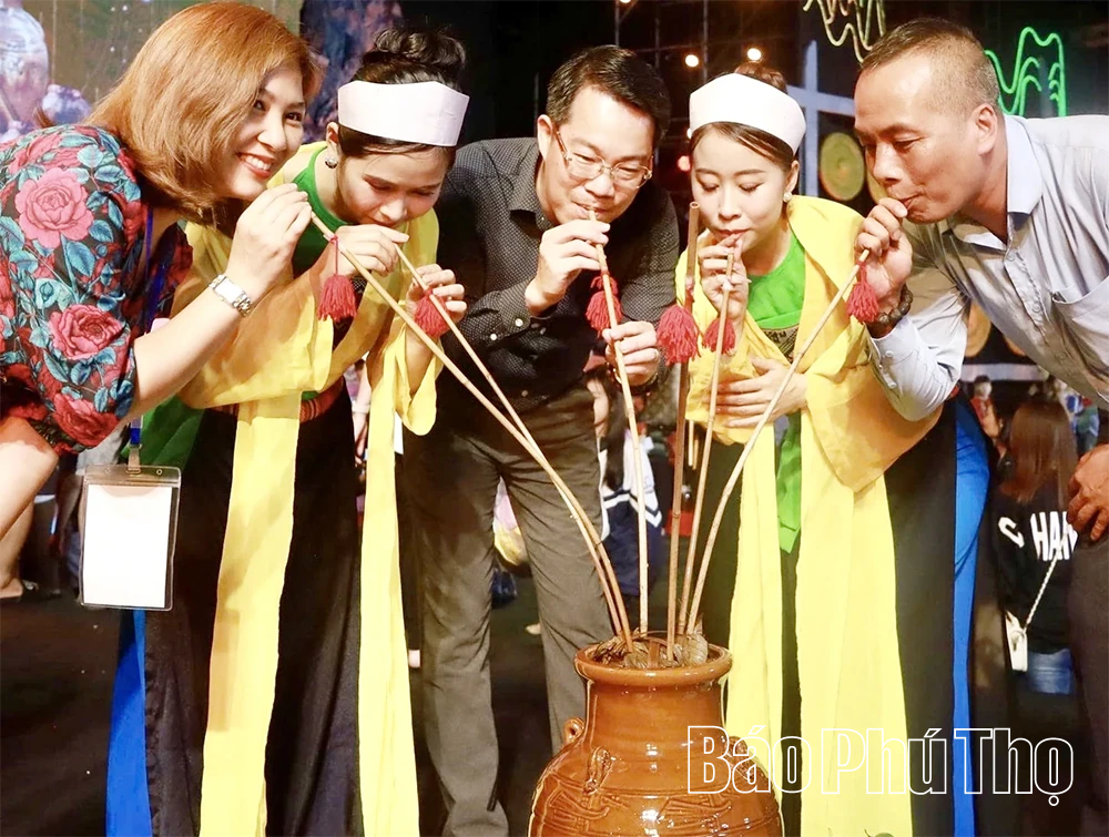 Độc đáo văn hóa rượu cần của cộng đồng Mường