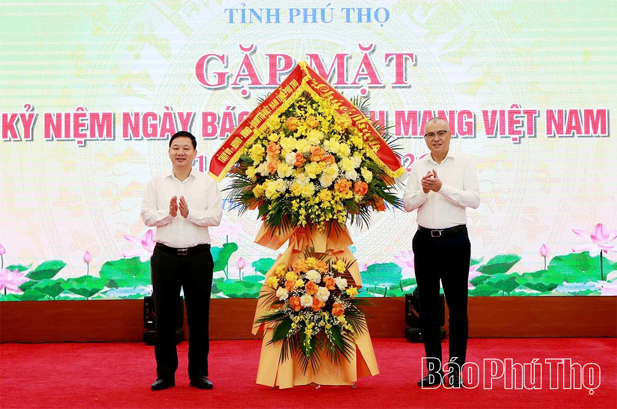 “Tâm sáng, lòng trong, bút sắc” đồng hành cùng khát vọng bứt phá của quê hương Đất Tổ