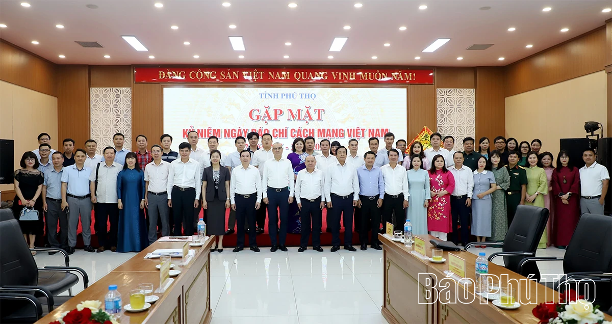 “Tâm sáng, lòng trong, bút sắc” đồng hành cùng khát vọng bứt phá của quê hương Đất Tổ