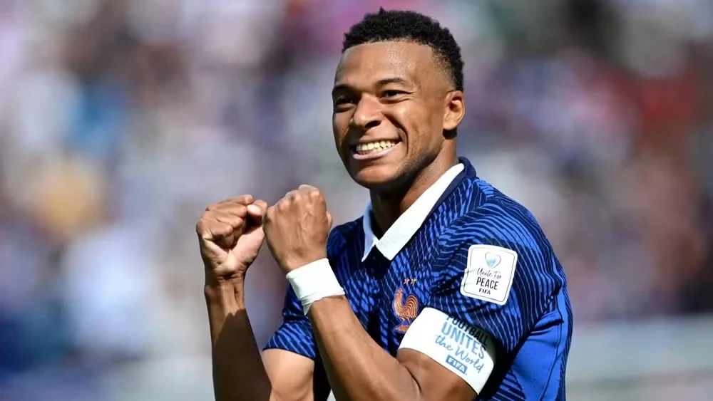 Pháp thắng thuyết phục Senegal, Mbappe đi vào lịch sử