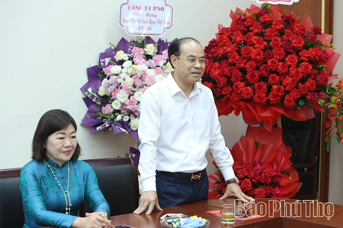 Phó Bí thư Tỉnh ủy Bùi Huy Vĩnh chúc mừng Báo và phát thanh, truyền hình Phú Thọ nhân Ngày Báo chí cách mạng Việt Nam
