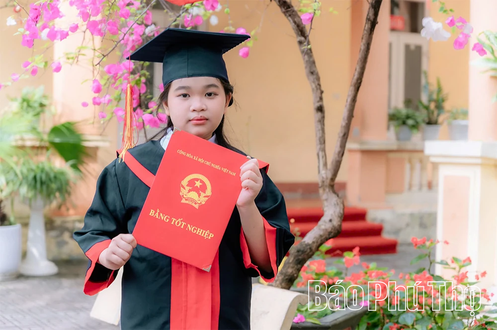 Trường Tiểu học Đinh Tiên Hoàng có 4 thủ khoa xuất sắc môn Tiếng Anh và môn Tiếng Việt