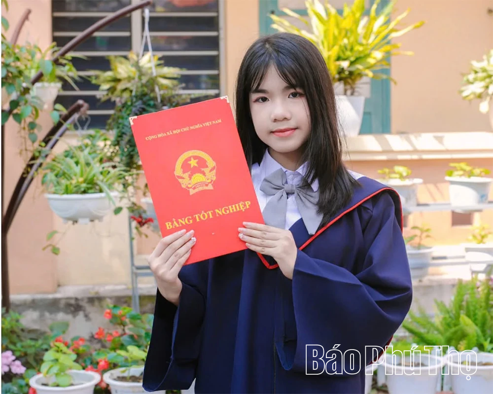 Trường Tiểu học Đinh Tiên Hoàng có 4 thủ khoa xuất sắc môn Tiếng Anh và môn Tiếng Việt