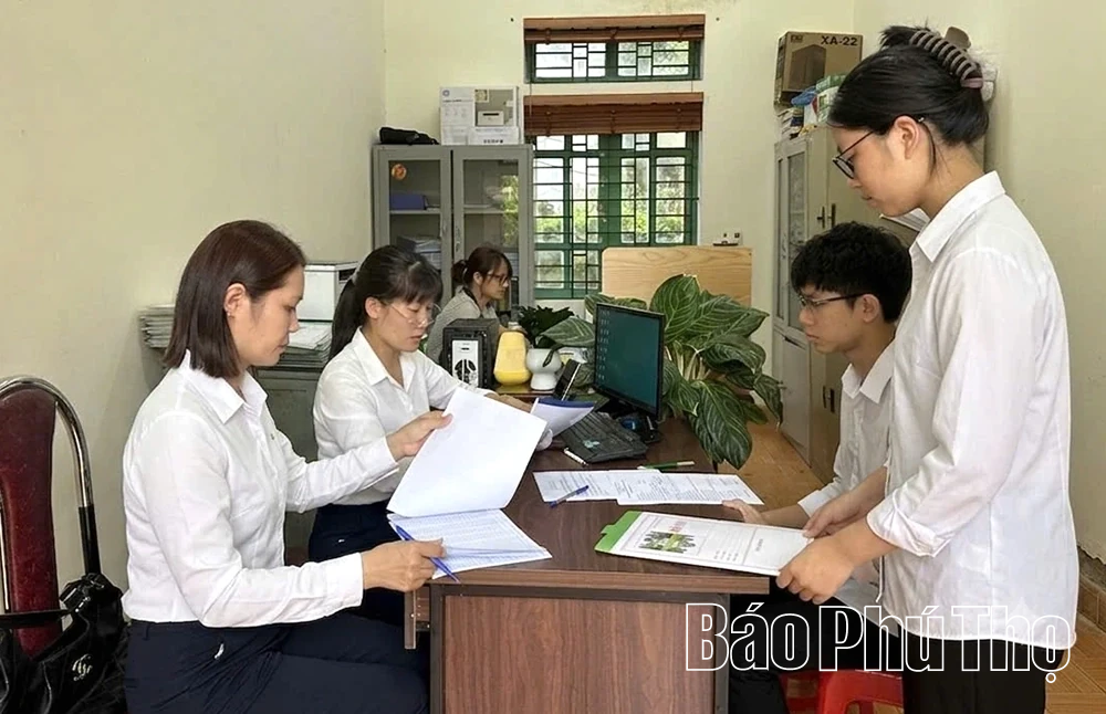 Các trường THPT thu hồ sơ học sinh đủ điểm trúng tuyển vào lớp 10 năm học 2026 - 2027