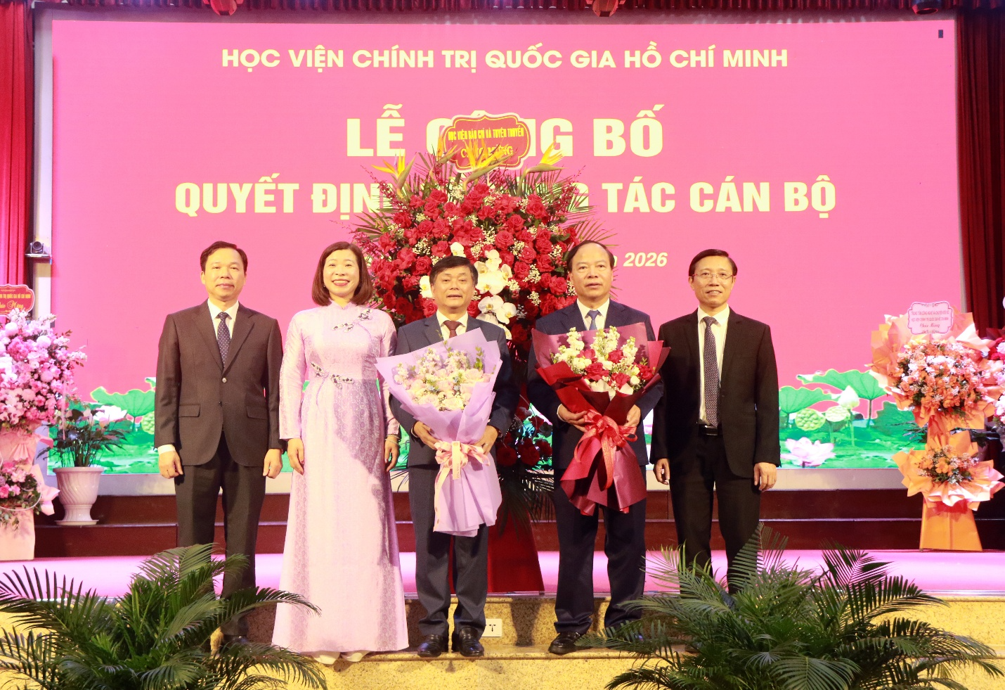 Công bố quyết định bổ nhiệm lại Giám đốc và bổ nhiệm Phó Giám đốc Thường trực Học viện Báo chí và Tuyên truyền