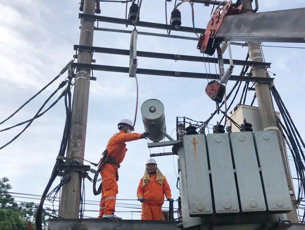 Điện lực Lập Thạch hoán chuyển 23 máy biến áp, đảm bảo cấp điện mùa nắng nóng