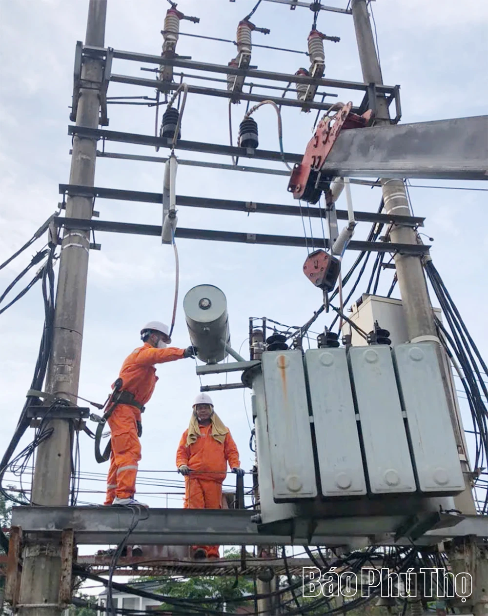 Điện lực Lập Thạch hoán chuyển 23 máy biến áp, đảm bảo cấp điện mùa nắng nóng