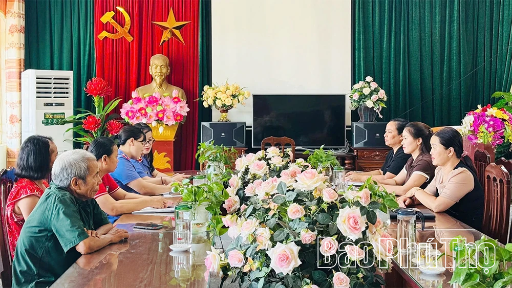 Kịp thời xác minh, kiến nghị và phối hợp trao giấy khai sinh cho trẻ em thuộc nhóm dễ bị tổn thương