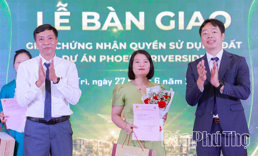 Lễ bàn giao giấy chứng nhận quyền sử dụng đất dự án Phoenix Riverside