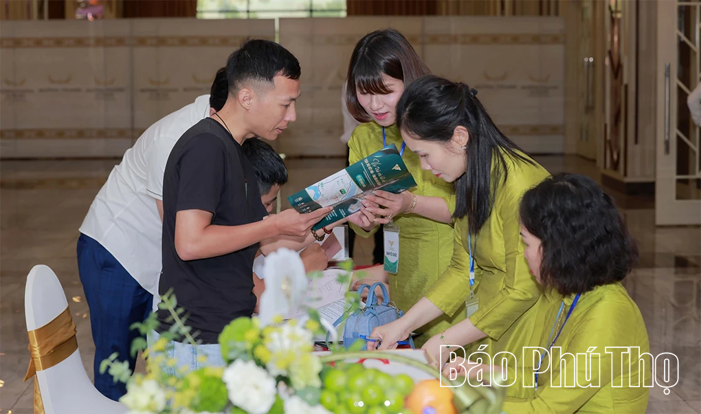 Lễ bàn giao giấy chứng nhận quyền sử dụng đất dự án Phoenix Riverside