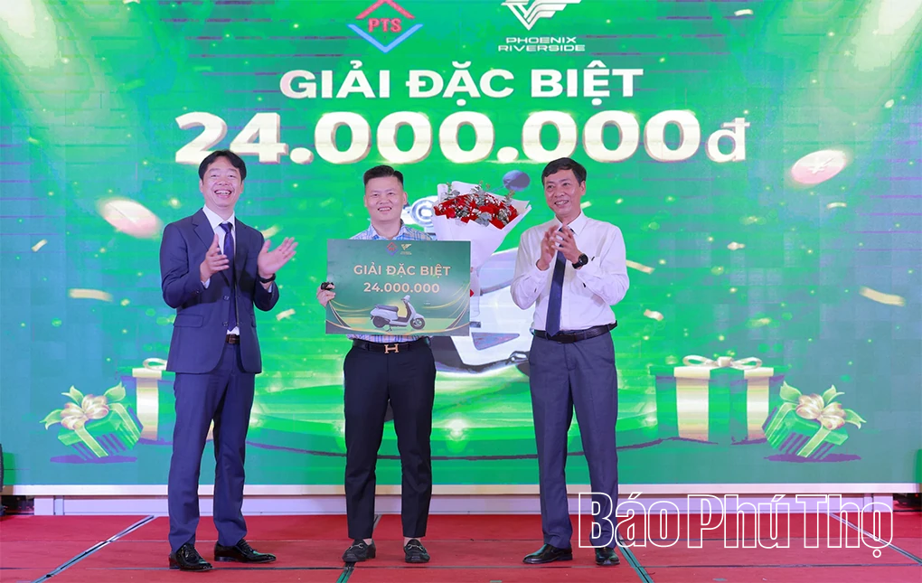 Lễ bàn giao giấy chứng nhận quyền sử dụng đất dự án Phoenix Riverside
