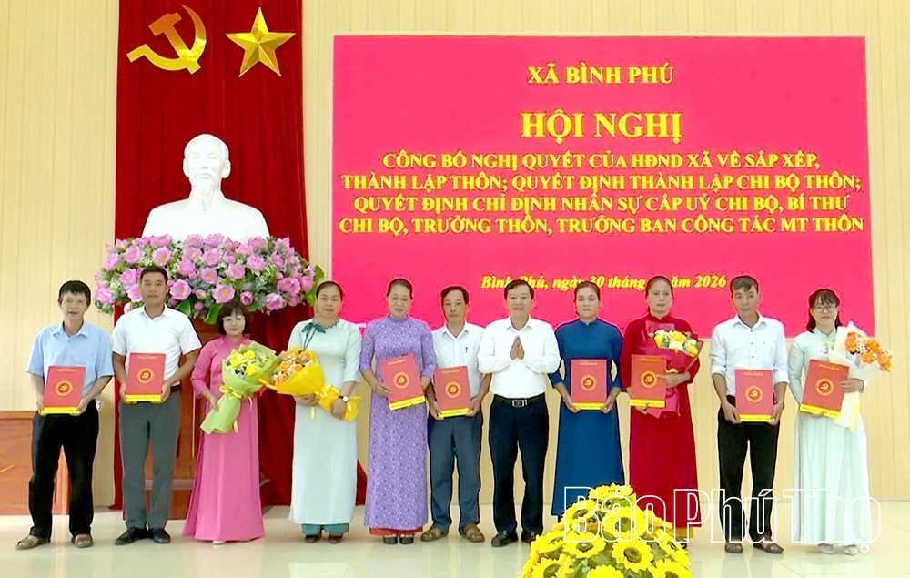 Xã Bình Phú công bố các nghị quyết, quyết định về thành lập thôn và kiện toàn nhân sự sau sắp xếp