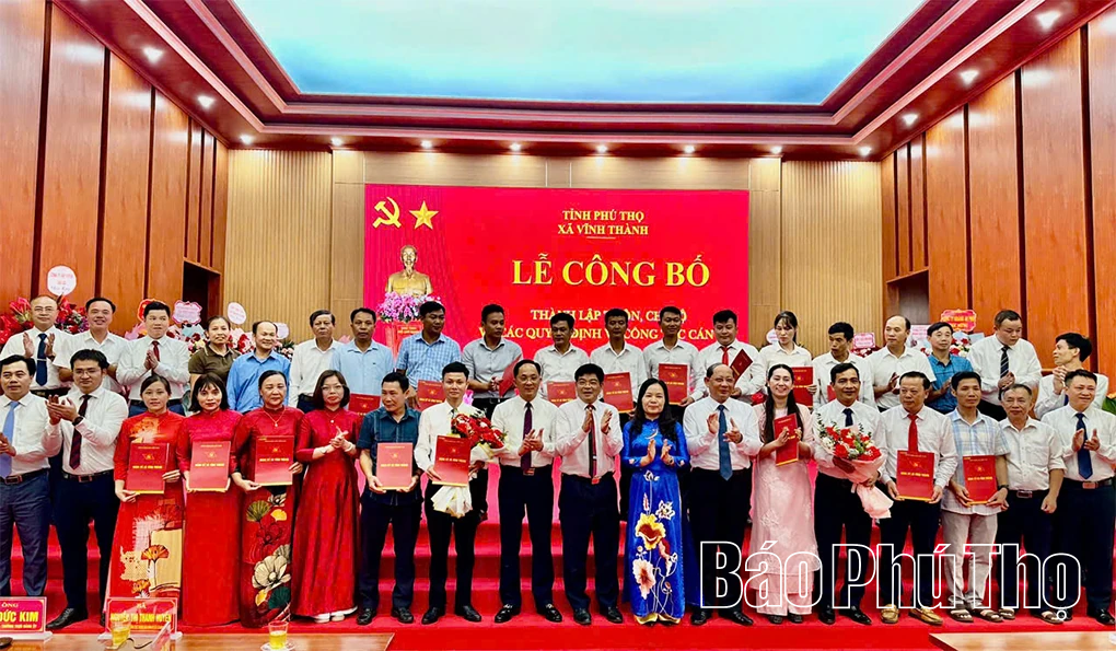 Xã Vĩnh Thành công bố các quyết định về công tác cán bộ thôn sau sắp xếp