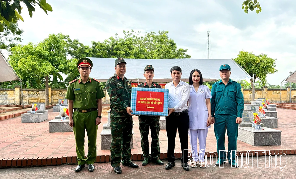 Phó Chủ tịch UBND tỉnh Nguyễn Khắc Hiếu kiểm tra công tác lấy mẫu ADN hài cốt liệt sĩ tại xã Tề Lỗ