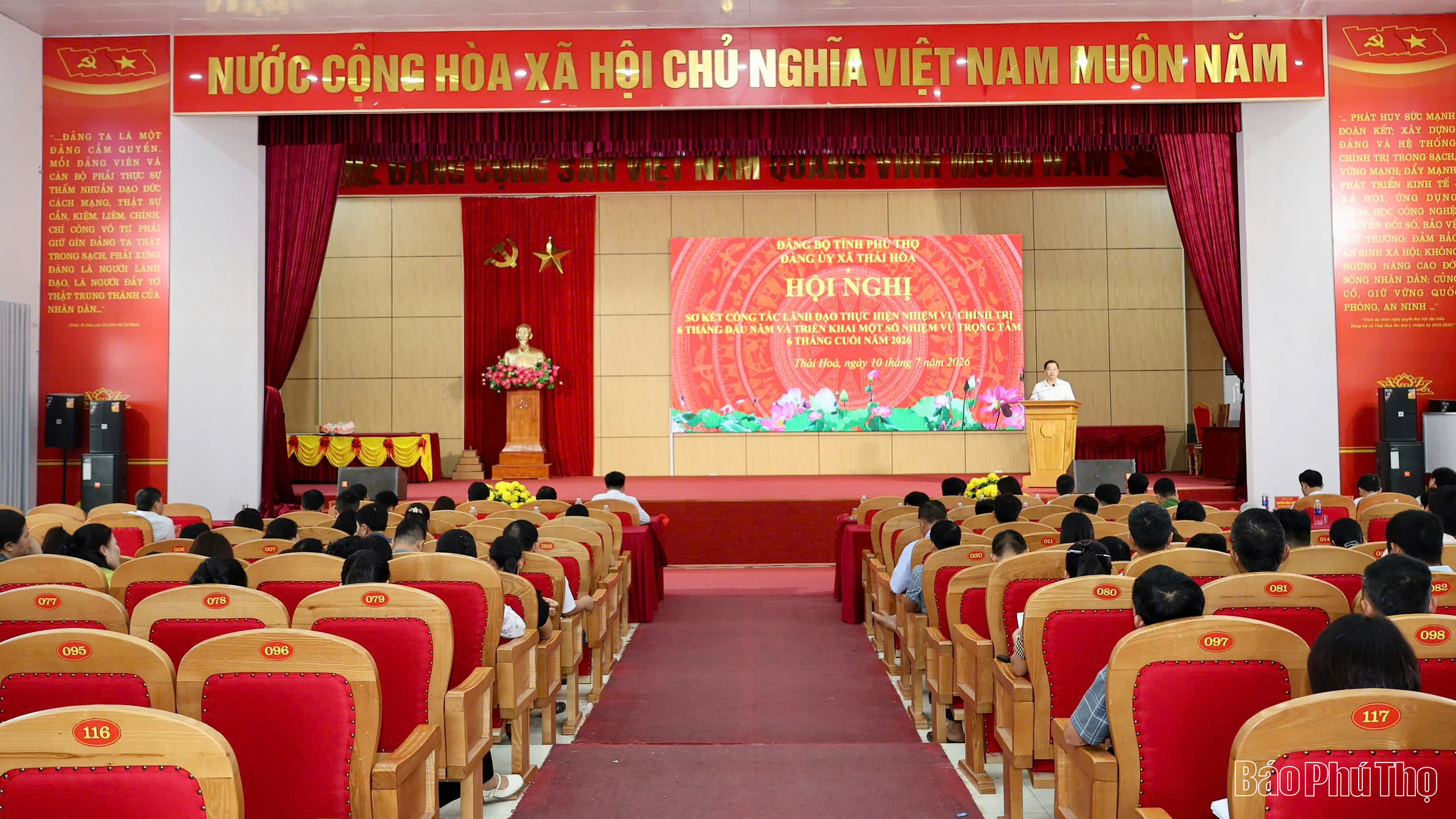 Đảng ủy xã Thái Hòa triển khai nhiệm vụ 6 tháng cuối năm và trao Huy hiệu Đảng cho 29 đảng viên