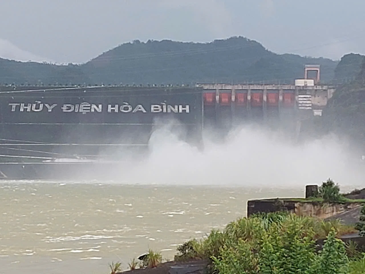 Mở cửa xả đáy Thủy điện Hoà Bình vào lúc 11 giờ hôm nay 11/7