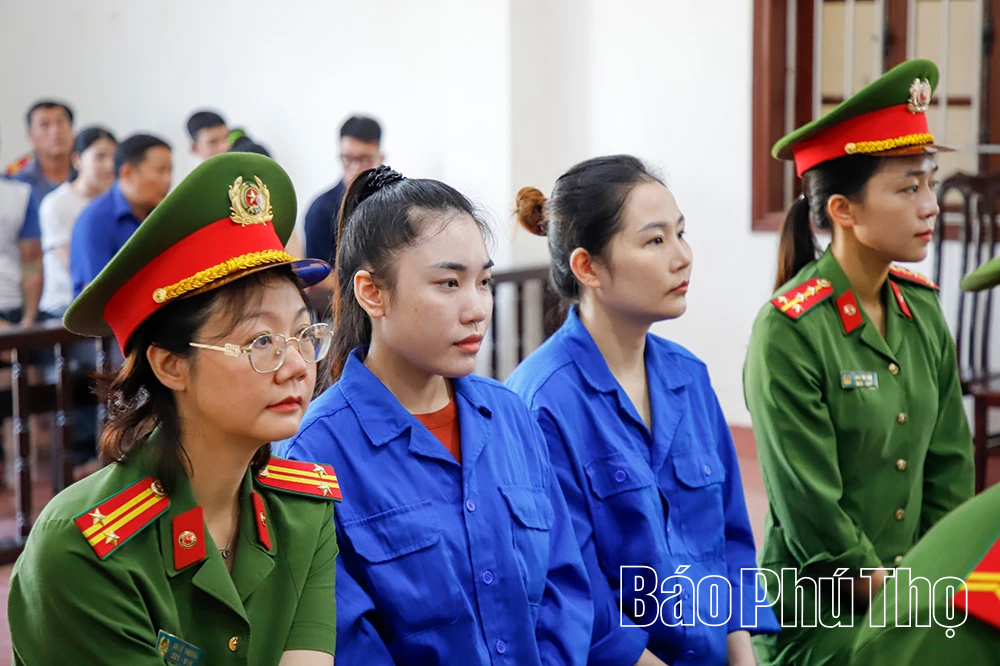 Cặp tình nhân cùng đồng phạm lĩnh 26 năm tù vì mua bán hơn 72 gam ma túy