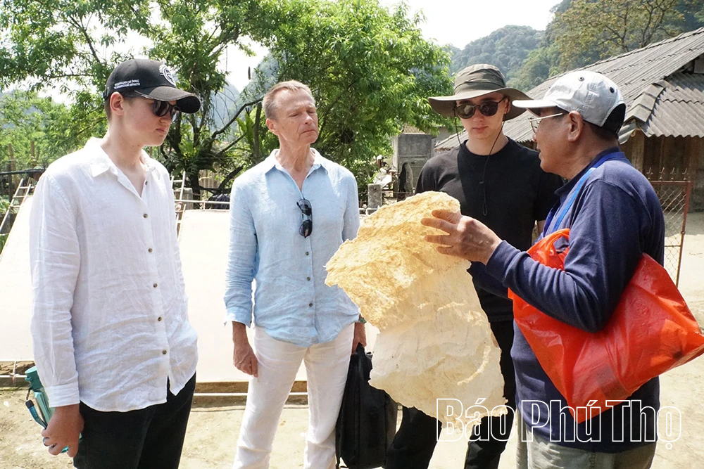 Độc đáo nghề làm giấy dó