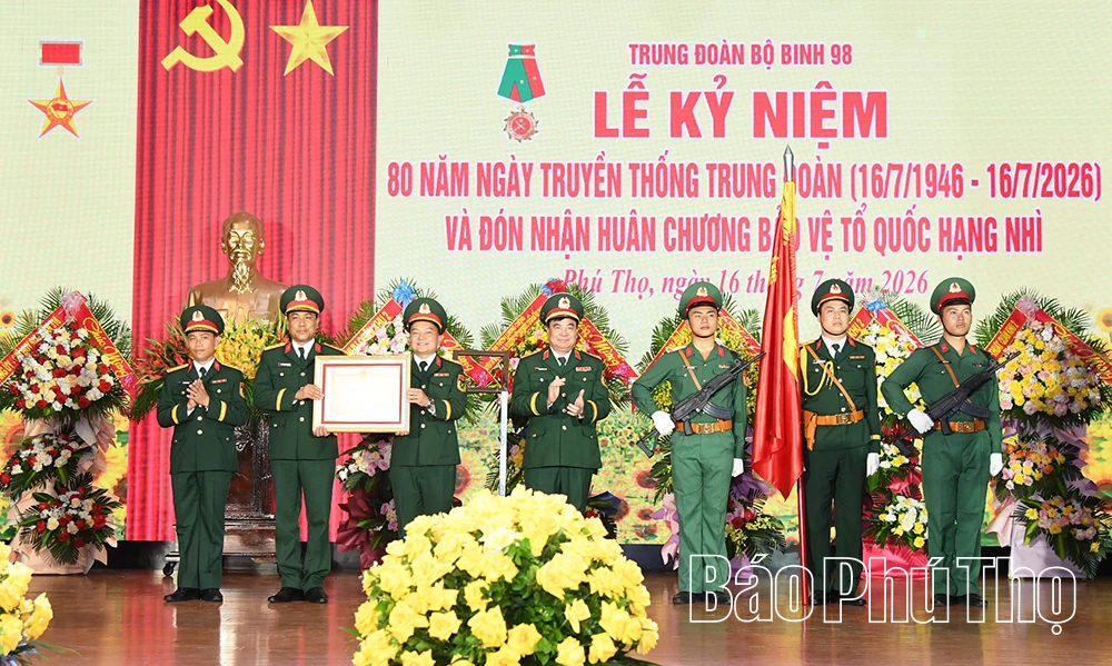 Trung đoàn 98 kỷ niệm 80 năm Ngày thành lập, đón nhận Huân chương Bảo vệ Tổ quốc hạng Nhì