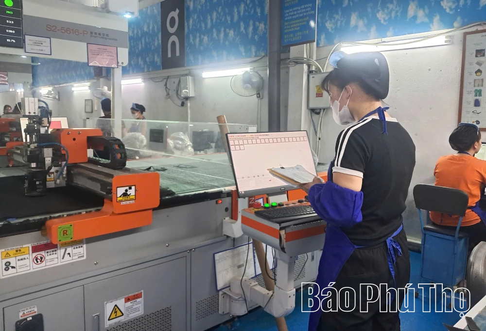 Công ty cổ phần Giày Vĩnh Yên: Đổi mới công nghệ, nâng cao chất lượng sản phẩm