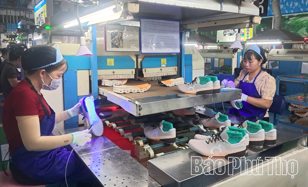 Công ty cổ phần Giày Vĩnh Yên: Đổi mới công nghệ, nâng cao chất lượng sản phẩm