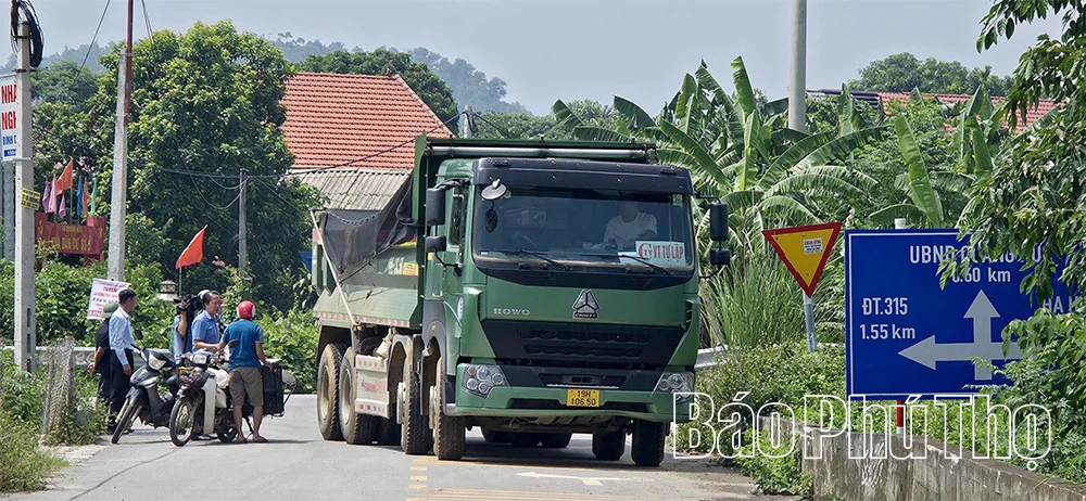 Mong mỏi xóa điểm đen giao thông tại ngã tư xã Vạn Xuân